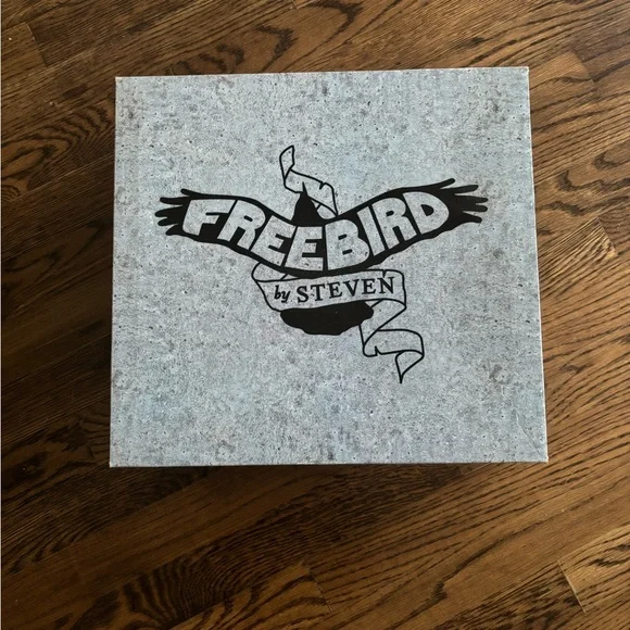 NWT Freebird by Steven Croc-Embossed Brown Ankle Boots - Picture 3 of 12